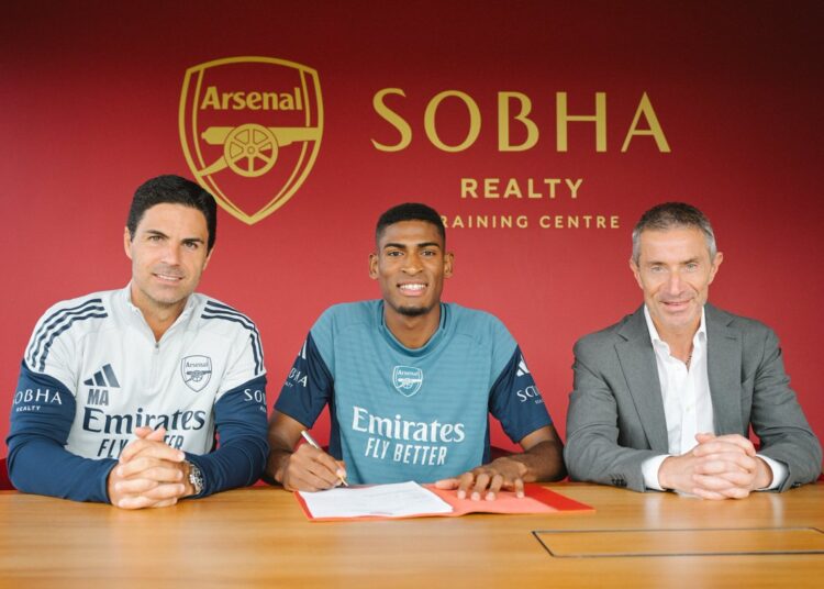 Arsenal Complete Signing of Defender Mosquera from Valencia