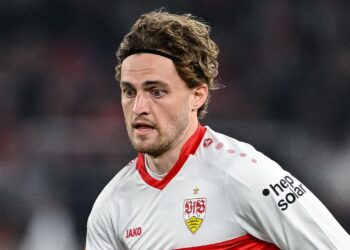 Burnley bring back winger Bruun Larsen from Stuttgart