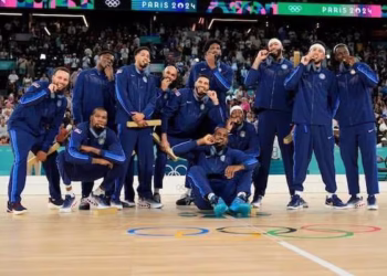 US superstars beat France to win Olympic gold in basketball