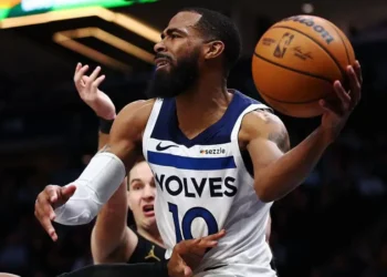 Timberwolves Hold Moment of Silence for ‘Unspeakable Tragedy’ Before Game After Woman Fatally Shot by ICE Officer