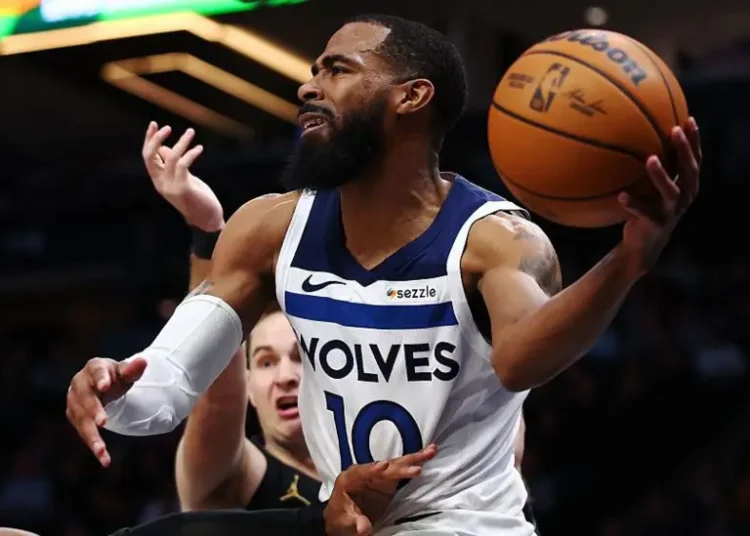 Timberwolves Hold Moment of Silence for ‘Unspeakable Tragedy’ Before Game After Woman Fatally Shot by ICE Officer